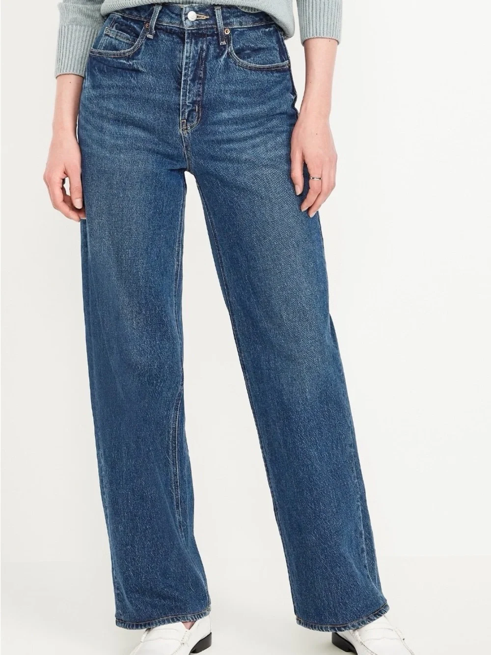 Old Navy Extra High-Rise Wide Leg Jeans - Medium Blue. Size 8 - Picture 3 of 10